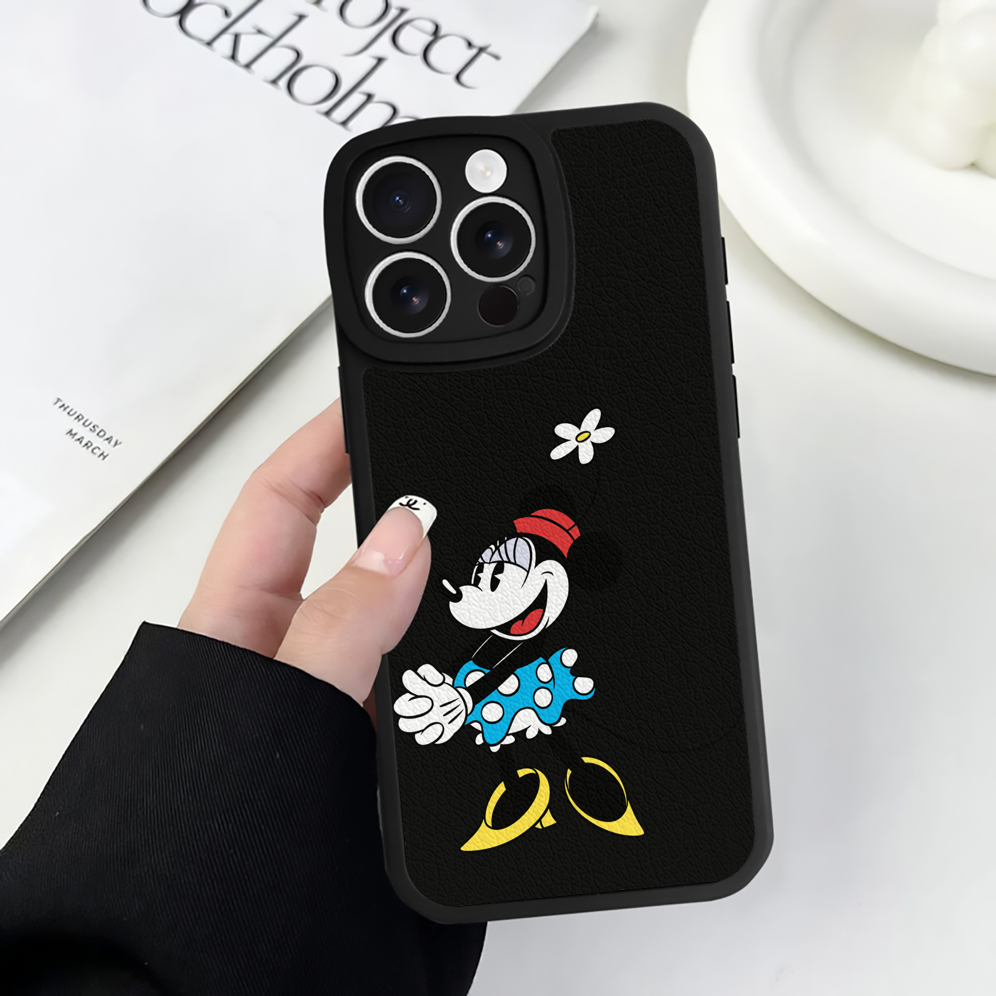 （画像用） ミッキーマウス Mickey Mouse 【iPhone 16シリーズ対応】シリコンスマホケース（レザー調） 材質：シリコン